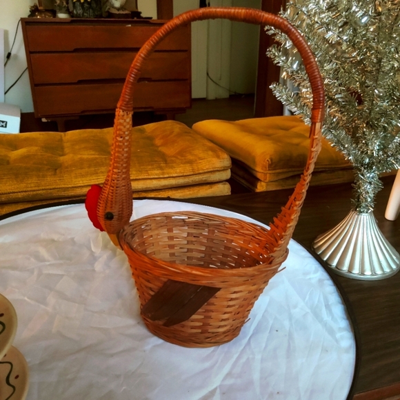 Charming Woven Chicken Basket with Handle - Picture 1 of 9